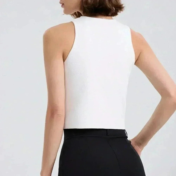 White Casual Women's Knitted Short Vest - Picture 2 of 5